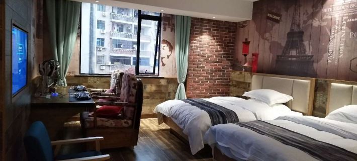 Ice Thunder Broken Internet Cafe Hotels in Jinxian