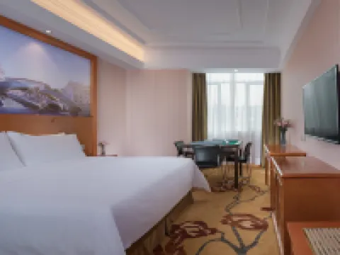 Vienna Hotel (Huizhou Boluo High Speed Rail Central Bus Station Hotel) Hotels in Boluo