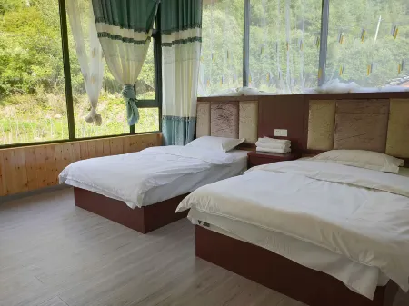Kangding Qi'an Homestay Отели рядом с достопримечательностью «Seven-color Sea»