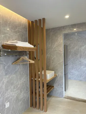 Hexagonal Spring Forest Homestay Отели в г. Фенкай