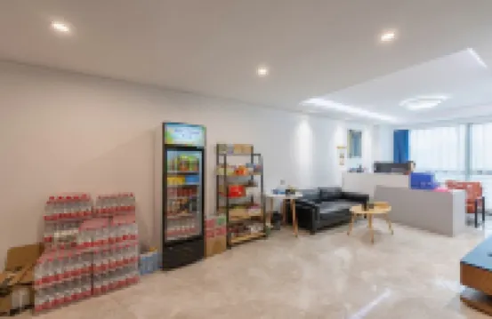 Zeus E-Sports Apartment
