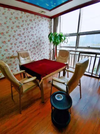 Jinfulai Hotel (Feixi Huanan City Tongluozhai Subway Station) Отели рядом с достопримечательностью «Anhui Wonder University»