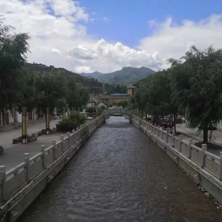 Lintan Yingbin Farm Stay