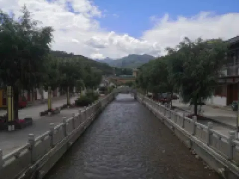 Lintan Yingbin Farm Stay