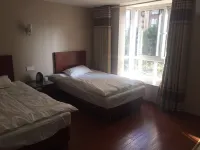 Fusheng Hostel - 인 (Inns)