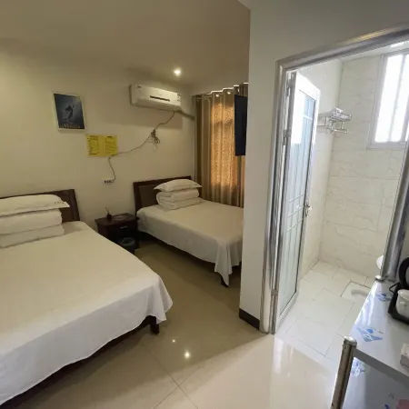 Pingjiang Herun Hotel