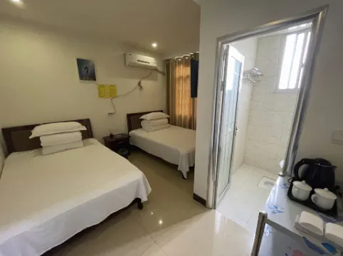 Pingjiang Herun Hotel