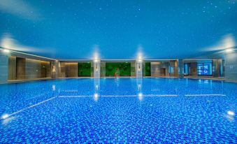 HUALUXE Nanjing Yangtze River - Housity