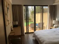 Fuxian Lake Winter and Summer Villa