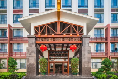 DONG FANG YING BIN HOTEL Отели рядом с достопримечательностью «Dongfang Cultural Square»