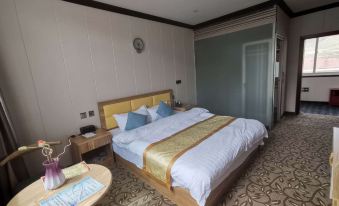 Gongjue Junyi Hotel