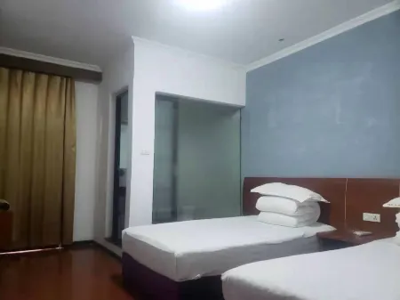 Longyou Haotai Hotel Отели рядом со станцией Longyou Railway Station