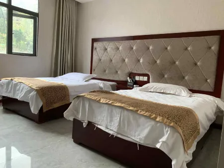 Ziyun Shunfeng Hotel Отели рядом с достопримечательностью «Ziyun Getu River Scenic Spot»