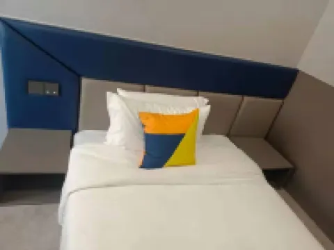 7Days Inn Hotel (Neijiang Longchang Zhongxin Passenger Station)