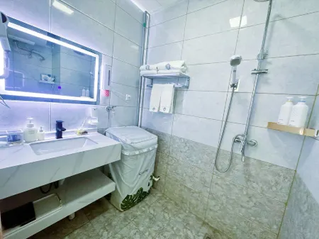 Ouli Smart Homestay (Daqing Wanda Plaza) Отели рядом с достопримечательностью «Daqing Normal University»