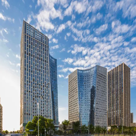Vienna Hotel (Wuhan Aeon Jiangxiaketing Metro Station) Отели рядом с достопримечательностью «Wuhan Institute of Engineering and Technology - Northwest Gate»