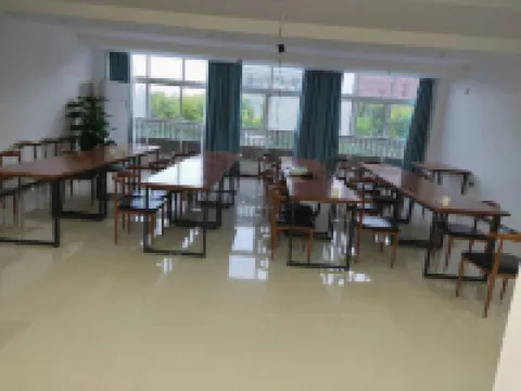 Tonghuali Hotel Hotels in Lankao
