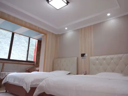 Wenchuan Yingxiu Jixiang Inn Отели рядом с достопримечательностью «Yingxiu Earthquake Site»