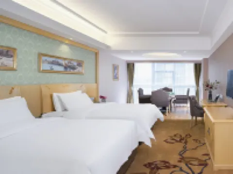 Vienna Hotel (Lingshan Liufengshan Pedestrian Street) Hoteles en Condado de Lingshan