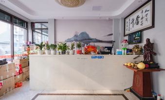 Yongcheng Lizhen shangwubinguan Hotel
