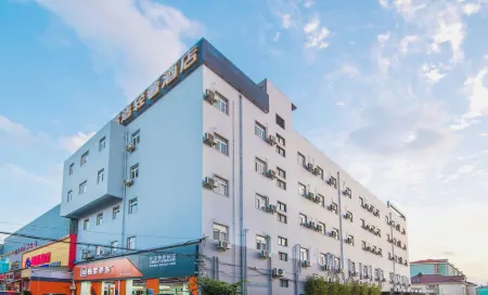 Sushi Light Luxury Hotel (Shanghai South Railway Station) Отели рядом с достопримечательностью «Xuhui District West Bund Nature Art Park»