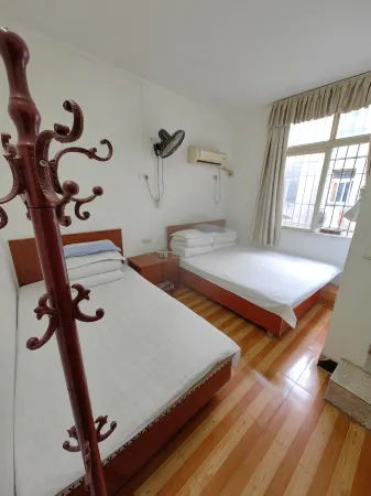 Yanfeng Hostel Отели рядом с достопримечательностью «Hubei Land Resources Vocational College»