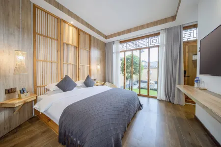 Out of Yunxin Homestay Отели рядом с достопримечательностью «Stage at Square Street»