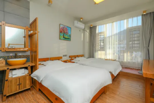 Xinping Xiaoguaijia Inn