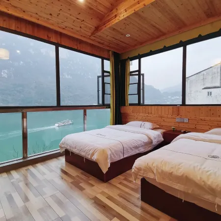 Yichang Linjianglou Boutique Homestay