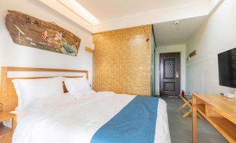 ZhuhaiWai Lingding Island Qinshe Inn