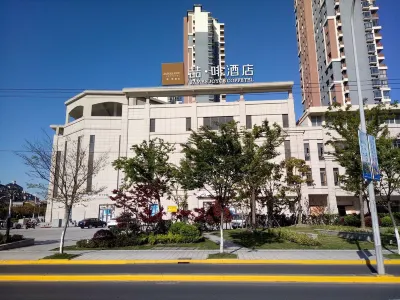 Zhe fei Coffetel (Shanghai Jinshan City Beach Bailian Shopping Center) Hotel di Pantai Jinshan City