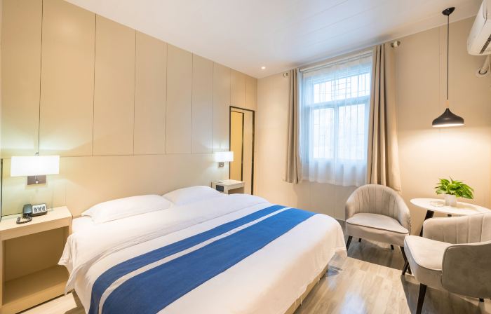 Happy Business Hotel (Chuzhou North Station Branch)