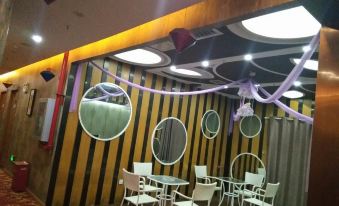 Lanli Fashion Hotel (Xinzhou District Government)