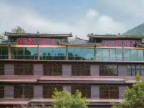 Hongfeng Mountain Resort Hotels near Daxiong Mountain National Forest Park