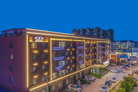 Xiya Hotel (Xiong'an New District Anxin Branch) Отели рядом с достопримечательностью «Baiyangdian Yanlingdui Memorial Hall»
