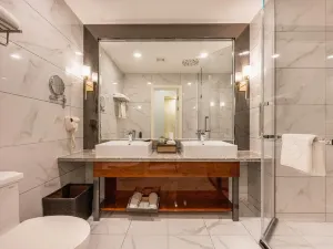 Hami Shenghu International Hotel (Baicheng Railway Station)