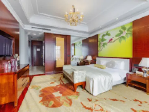 河北省白鹿温泉ホテル 平山のホテル