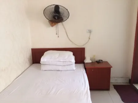 Yingcheng Time Hotel Отели рядом с достопримечательностью «CPC Yingcheng Party School»