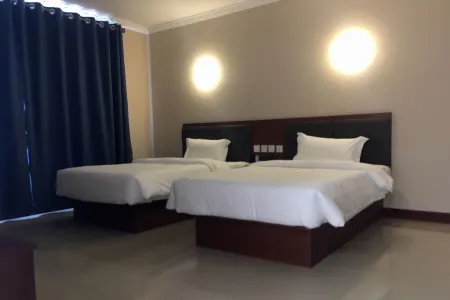 Home Inn Huaxuan Collection Hotel (Nong'an Passenger Transport South Station Store)