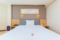 IU Hotel Hotels near Beijing West Railway Station
