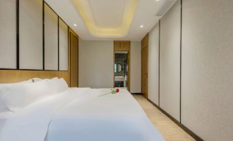 7 days hotel (Huaying Liangtai international store)