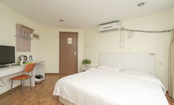 Huihaiyuan Hotel (Hongdao High Speed Rail Station Shop)