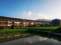 Xinhua Zixuan Fishing Village Restaurant Homestay Hotels in Xinhua