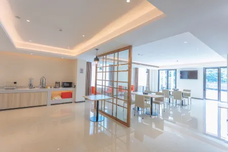 Yeste Hotel Отели в г. Лунлинь