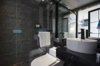 Helen Light House Hotel (Tianquan traditional Chinese medicine hospital store)