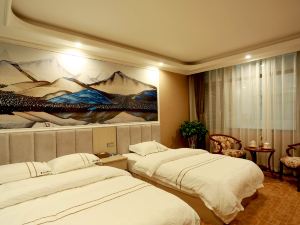 Yiliang Xinhe Theme Hotel