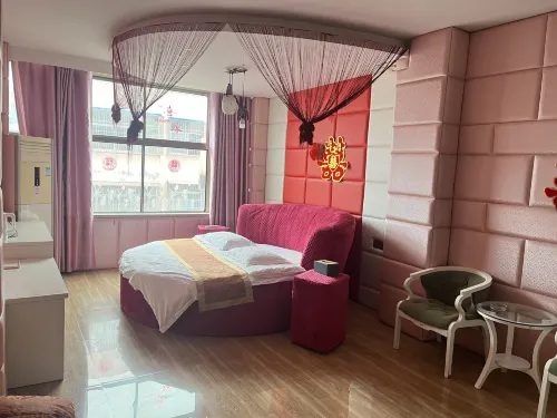 Holiday Business Hotel