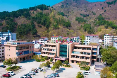 Shuangwei Hotel