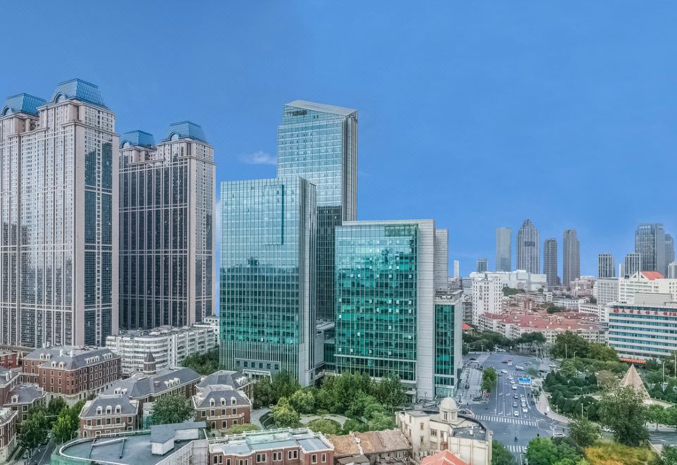 더 웨스틴 톈진의 넓고 편안한 객실 내부