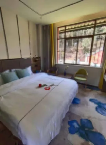 Shuangbai Luoshenghu Banshan Hotel